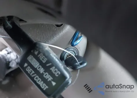 2005 Toyota Corolla Ce z USA, uszkodzony, nr VIN 1NXBR32E85Z401512